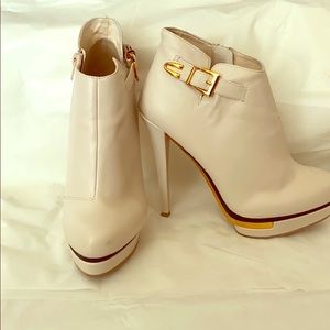 Stone bootie by Paperfox